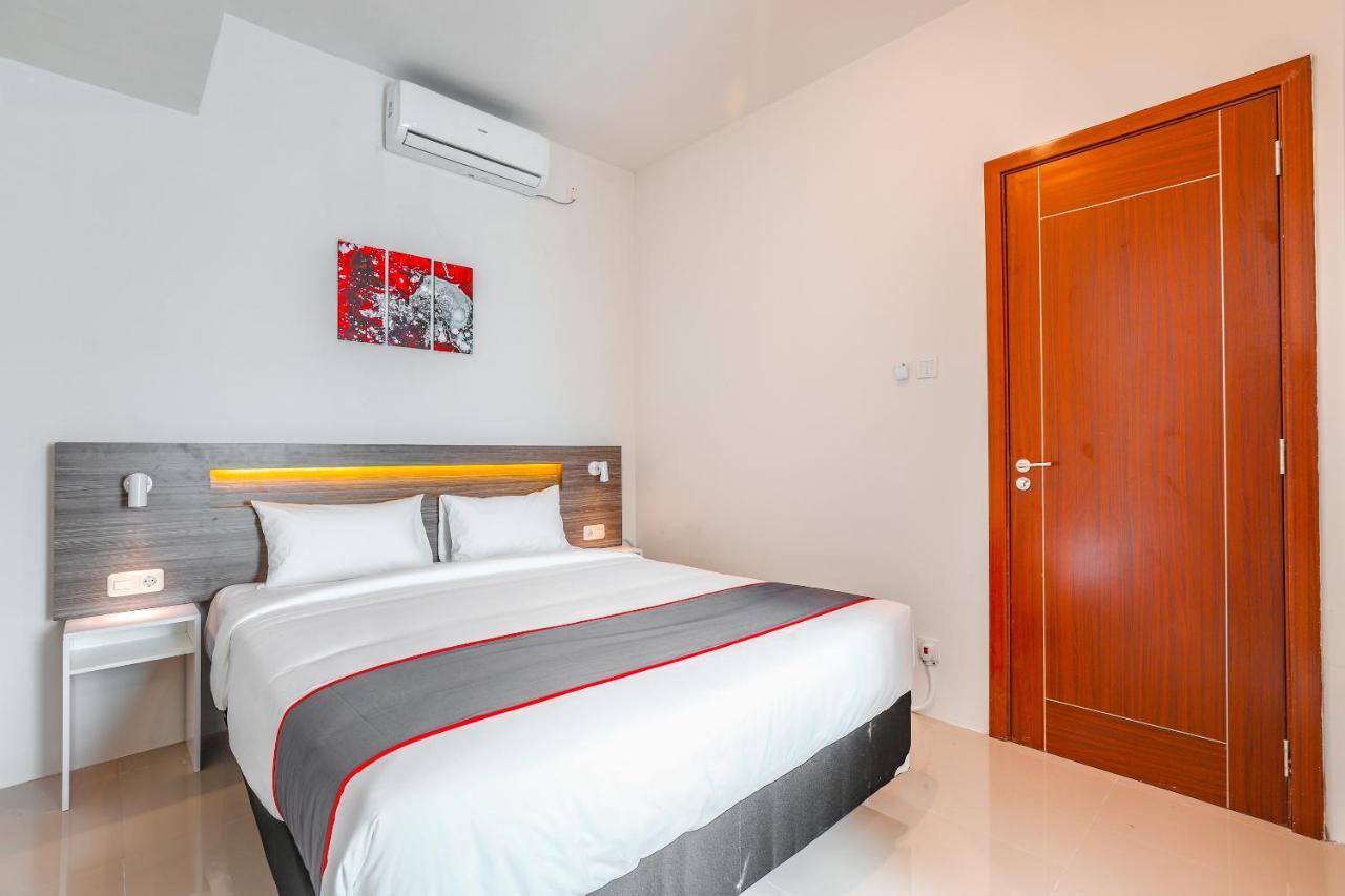 Super Oyo Collection O 16 Vittoria Residence Jakarta Extérieur photo