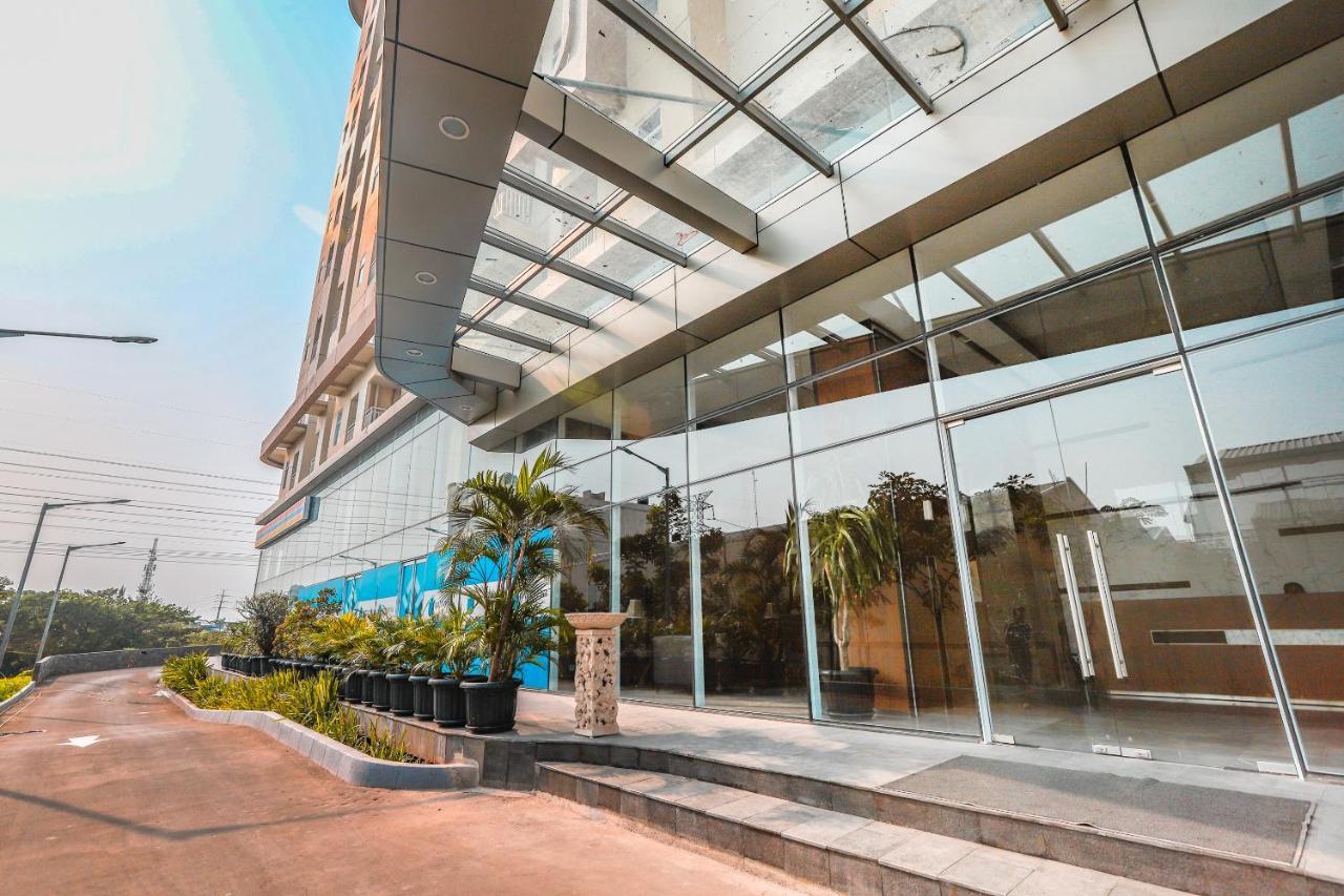 Super Oyo Collection O 16 Vittoria Residence Jakarta Extérieur photo