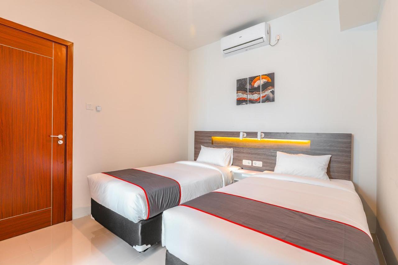 Super Oyo Collection O 16 Vittoria Residence Jakarta Extérieur photo