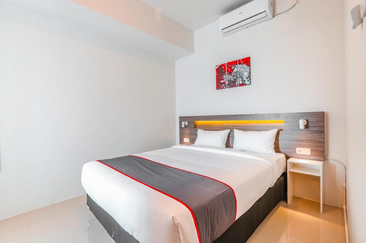 Super Oyo Collection O 16 Vittoria Residence Jakarta Extérieur photo