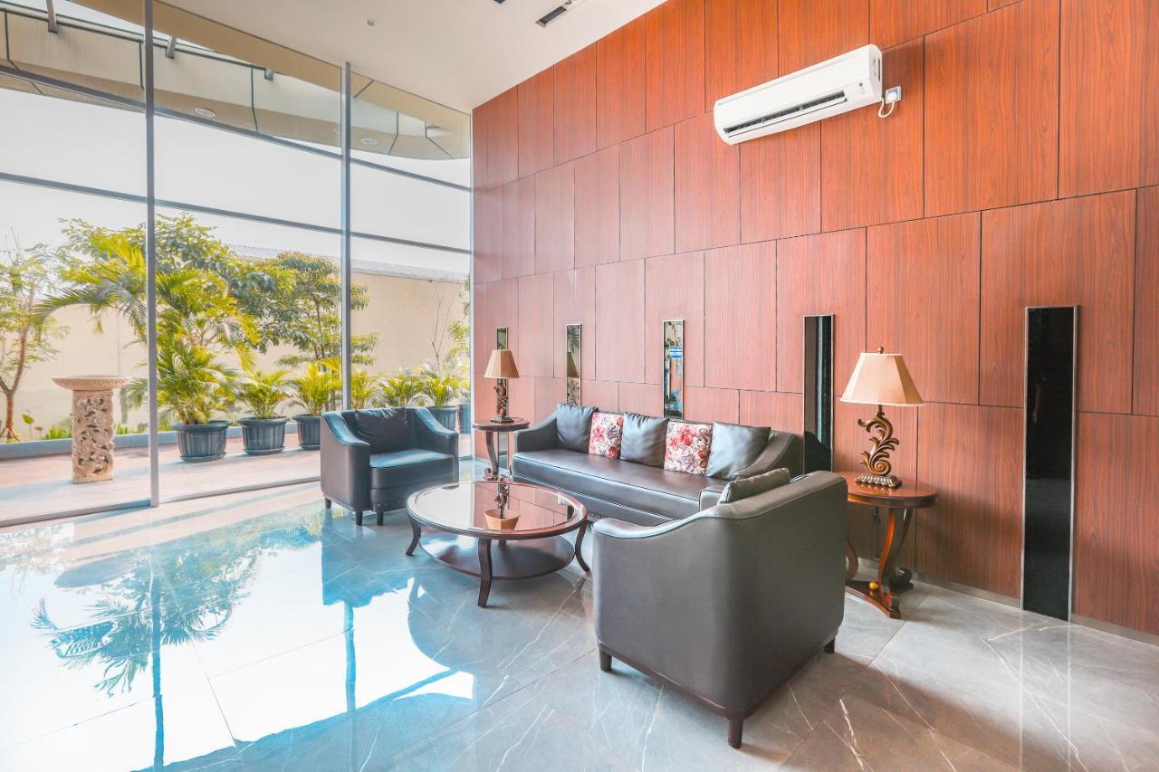 Super Oyo Collection O 16 Vittoria Residence Jakarta Extérieur photo